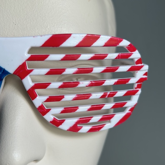 🥂 Host Pick 🥂 Fun Party Patriotic Plastic Vented Shades - Picture 4 of 6